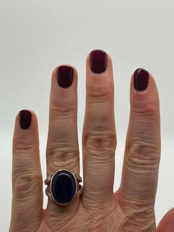 A292 Prachtige zilveren ring paarse steen maat 17,5 beschikbaar voor biedingen