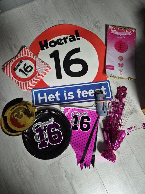 Versiering 16 jaar, Hobby en Vrije tijd, Feestartikelen, Zo goed als nieuw, Versiering, Verjaardag, Ophalen of Verzenden