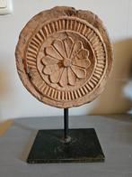 Rond houten ornament op metalen voet, Ophalen, Zo goed als nieuw