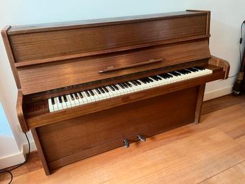 TE KOOP PIANO HOFFMANN & KÜHNE beschikbaar voor biedingen