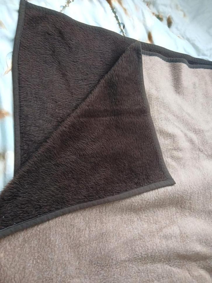 Nieuwe warme deken bruin/beige 230x180cm, Huis en Inrichting, Slaapkamer | Beddengoed, Ophalen of Verzenden