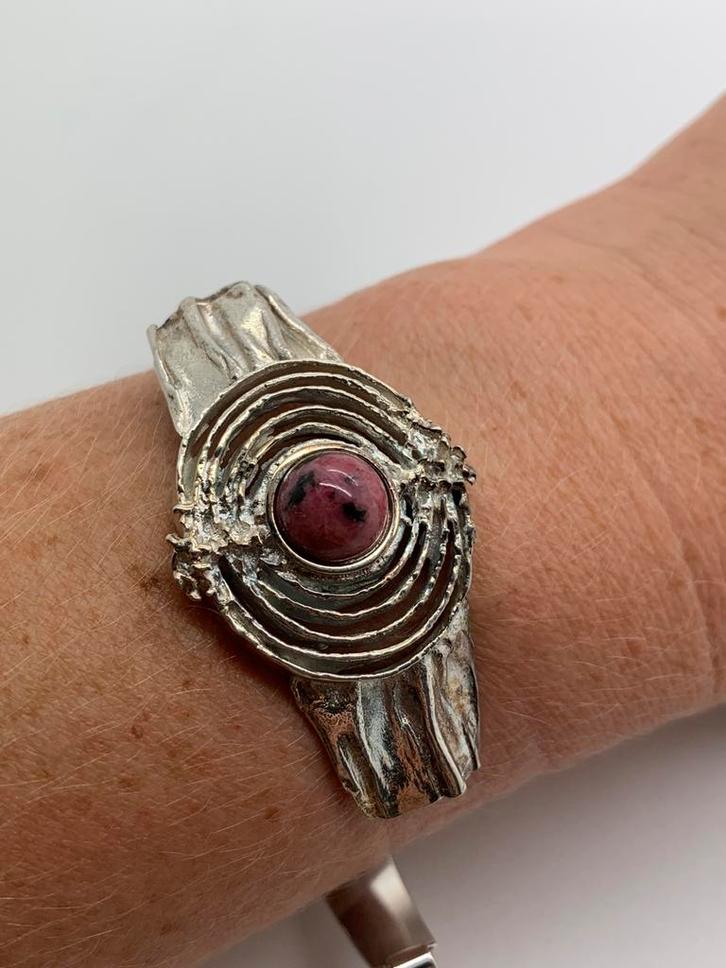 V900 Prachtige zilveren brutalist armband, Sieraden, Tassen en Uiterlijk, Antieke sieraden, Armband, Zilver, Met edelsteen, Ophalen of Verzenden
