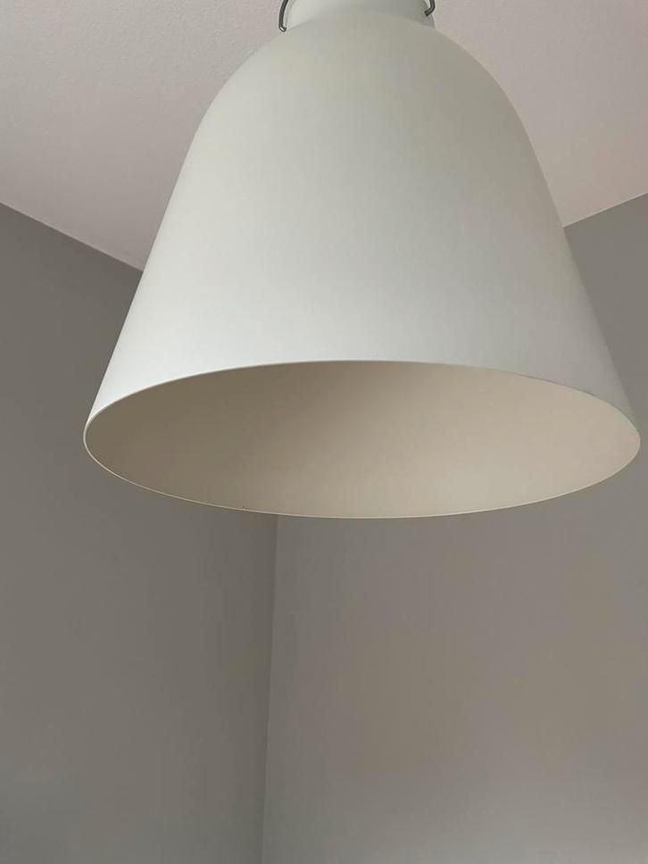 2x Fritz Hansen Caravaggio P2 Hanglamp - Wit, Huis en Inrichting, Lampen | Hanglampen, Zo goed als nieuw, Minder dan 50 cm, Metaal