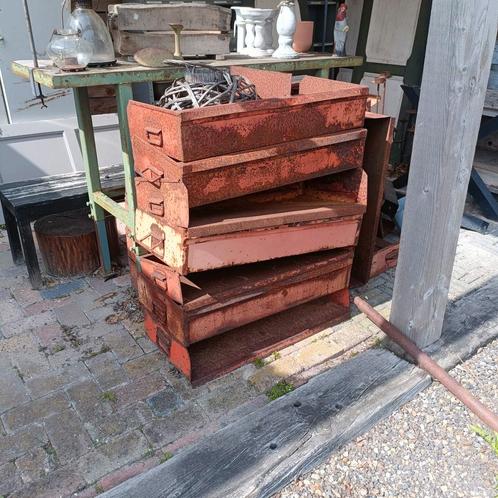 15 Roestige Metalen Bakken - Industrieel Vintage, Huis en Inrichting, Woonaccessoires | Wanddecoraties, Gebruikt, Ophalen