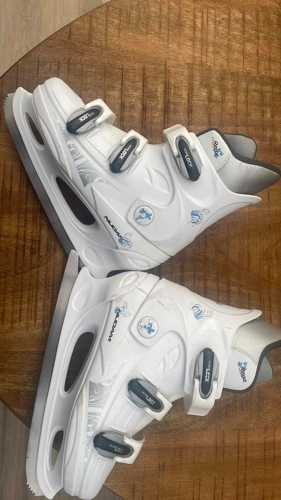 Mooie kuntst schaatsen, Ophalen, Zo goed als nieuw, Sneakers of Gympen