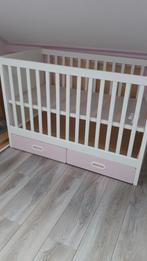 Ikea babybedje ledikant Stuva Smastad met roze ladjes, Kinderen en Baby's, Babywiegjes en Ledikanten, Ledikant, Zo goed als nieuw