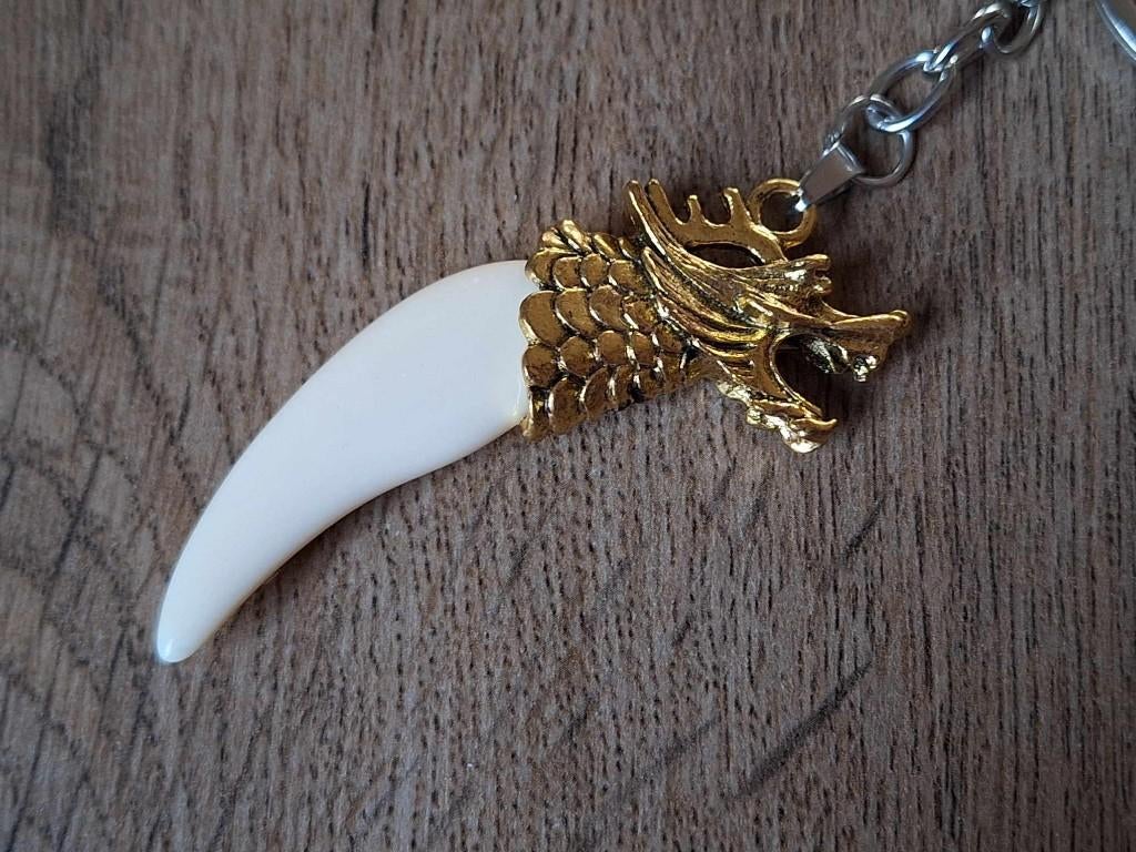 Sleutelhanger : Wolf Fang met Goudkleurige drakenkop !!, Info@keycharms.nl, Overige typen, Nieuw, Medemblik