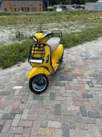 Vespa sprint 2017 geel kenteken, Fietsen en Brommers, Scooters | Vespa, Ophalen of Verzenden, Zo goed als nieuw