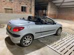 Peugeot 206 2.0 16V CC 2002 Grijs, Auto's, Peugeot, 4 cilinders, Cabriolet, 4 stoelen, 49 €/maand