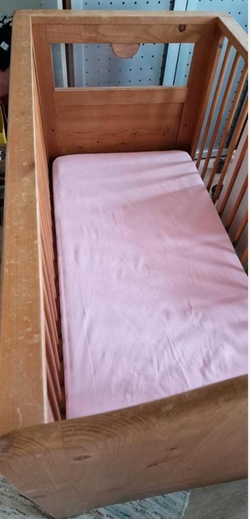 Houten Peuterbedje met Plexiglas Raampje (60x120), Kinderen en Baby's, Babywiegjes en Ledikanten, Gebruikt, Wieg, Ophalen