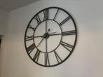 Mooie metalen wandklok, Huis en Inrichting, Woonaccessoires | Klokken, Ophalen, Gebruikt, Wandklok