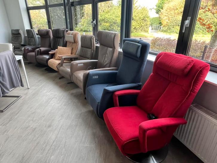 Verschillende Elektrische Prominent Sta-op Relaxfauteuils, Huis en Inrichting, Fauteuils, Zo goed als nieuw, Leer, Stof, 50 tot 75 cm