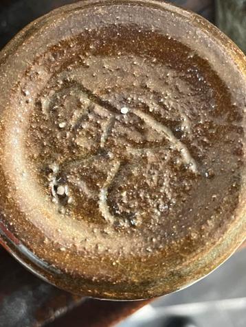 Bruin vaasje - 12cm hoog, 10cm diameter beschikbaar voor biedingen