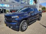Chevrolet SILVERADO CREW CAB 5.3L V8 RST (bj 2022), Auto's, Bestelauto's, Automaat, Stof, Gebruikt, Blauw