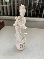 Elegant porseleinen Guanyin beeldje van boeddhistische godin, Antiek en Kunst, Ophalen of Verzenden