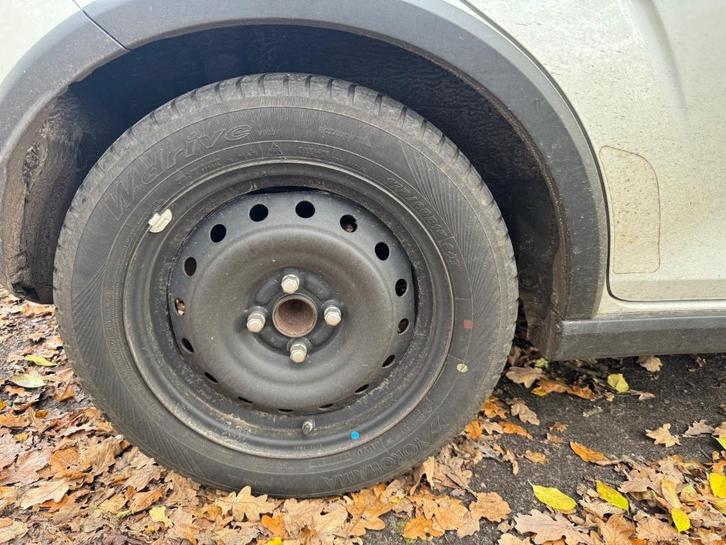 Winterbanden op velg 175/65R15, Auto-onderdelen, Banden en Velgen, Band(en), Winterbanden, 15 inch, 175 mm, Personenwagen, Gebruikt