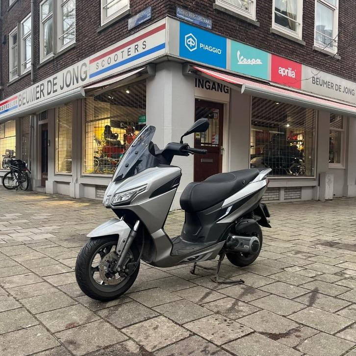 Aprilia SXR 50 Zilver – 1/11/2025 – 35 km, Fietsen en Brommers, Scooters | Aprilia, Nieuw, Overige modellen, Maximaal 45 km/u