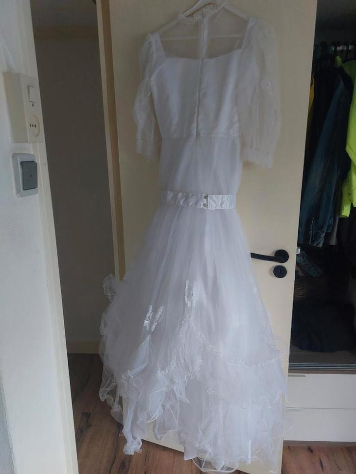 Witte Trouwjurk met sluier maar s/m, Kleding | Dames, Trouwkleding en Trouwaccessoires, Zo goed als nieuw, Trouwjurk, Wit, Ophalen of Verzenden