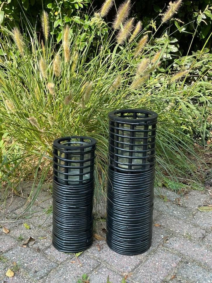 kaarsenkandelaren materiaal bamboe daarin glazen stolp, Huis en Inrichting, Woonaccessoires | Kandelaars en Kaarsen, Gebruikt