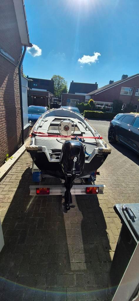 Sloep 430 met nieuwe 4 takt motor 8pk en trailer, Watersport en Boten, Sloepen, Gebruikt, Tot 10 pk, 3 tot 6 meter, Buitenboordmotor