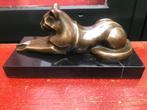 bronzen beeld, rustende kat, Antiek en Kunst, Ophalen of Verzenden, Brons