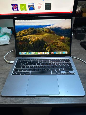 MacBook Air M1 - 13 inch 8GB - 256GB SSD zeer netjes beschikbaar voor biedingen