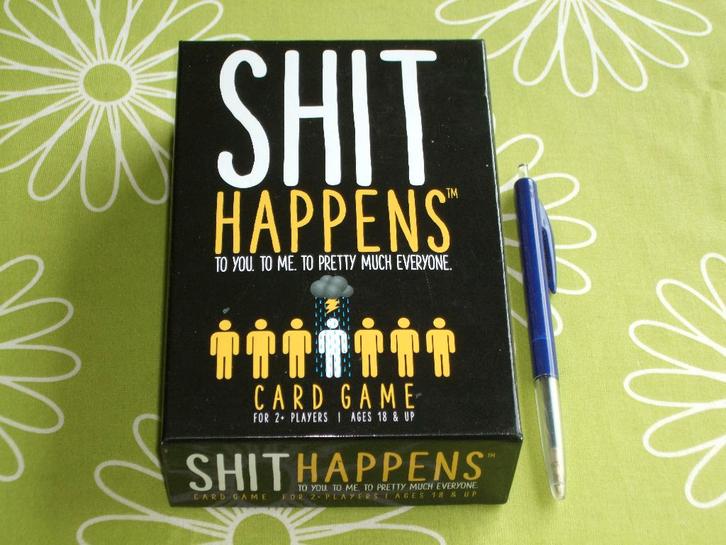 Shit happens - to you to me to pretty much everyone, Hobby en Vrije tijd, Gezelschapsspellen | Overige, Zo goed als nieuw, Een of twee spelers