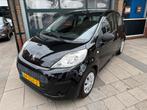 Peugeot 107 1.0 12V E-vti 68PK 3DR 2012 Zwart / Airco / NAP, Voorwielaandrijving, Stof, Zwart, 4 stoelen