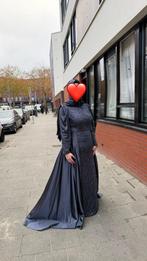 Elegante Galajurk, Kleding | Dames, Trouwkleding en Trouwaccessoires, Ophalen of Verzenden, Zo goed als nieuw, Grijs, Trouwjurk