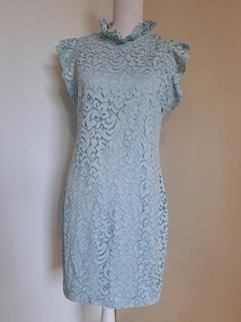 Blauw bloem kant jurk Alexia admor, Kleding | Dames, Jurken, Nieuw, Maat 38/40 (M), Blauw, Knielengte, Ophalen of Verzenden