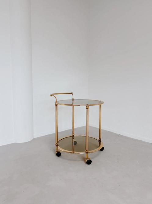VINTAGE GOUDKLEURIGE SERVEERWAGEN | ROOKGLAS, Huis en Inrichting, Tafels | Bijzettafels, Gebruikt, Rond, Minder dan 55 cm, Glas