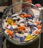 Vaas rond toonbank met pepermuntjes bijv, Overige kleuren, Ophalen of Verzenden, Minder dan 50 cm, Glas