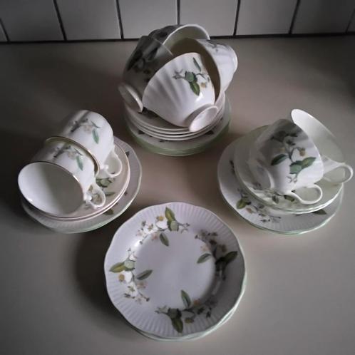 Engelse sets: london,johnson,queen's, aardbeien bloesem, Huis en Inrichting, Keuken | Servies, Kop(pen) en/of Schotel(s), Overige stijlen