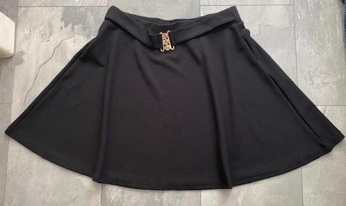 Leuk zwart rokje met ceintuur, maat 0XL= 44 (qwe), Kleding | Dames, Rokken, Zo goed als nieuw, Maat 42/44 (L), Zwart, Boven de knie