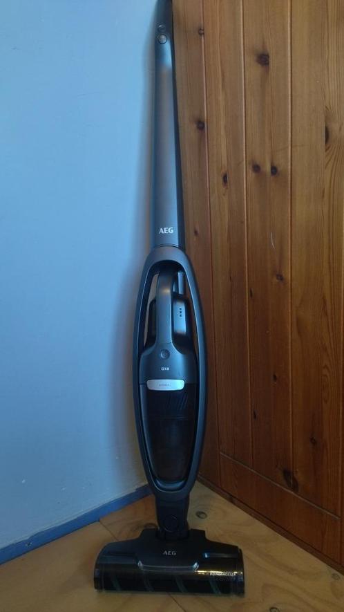 AEG steelstofzuiger en kruimeldief QX8 animal, Witgoed en Apparatuur, Stofzuigers, Zo goed als nieuw, Stofzuiger, Minder dan 1200 watt