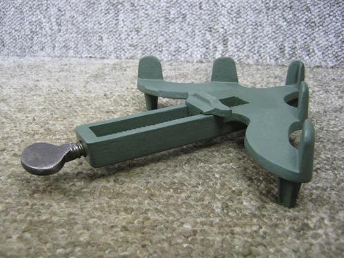 Hoek Klem. Oud type met patent nummer, Antiek en Kunst, Antiek | Gereedschap en Instrumenten, Verzenden