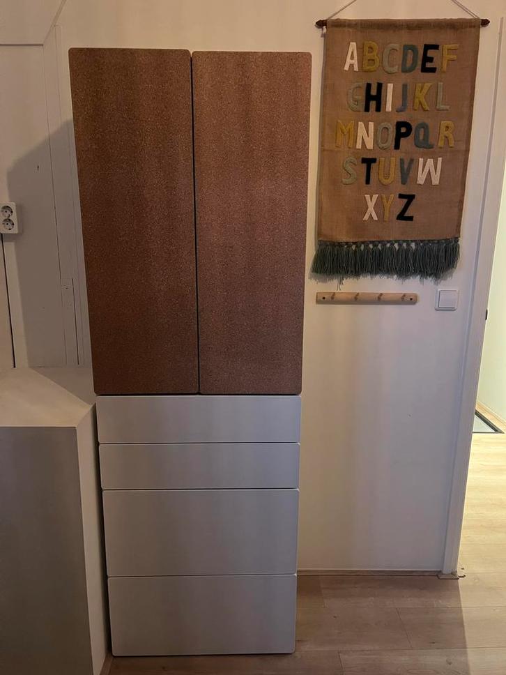 IKEA SMÅSTAD/PLATSA kinderkast met prikbord deuren, Huis en Inrichting, Kasten | Kledingkasten, Zo goed als nieuw, 150 tot 200 cm
