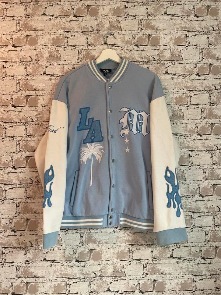 Boohooman varsity jacket maat s, Kleding | Heren, Truien en Vesten, Zo goed als nieuw, Maat 46 (S) of kleiner, Blauw, Ophalen of Verzenden