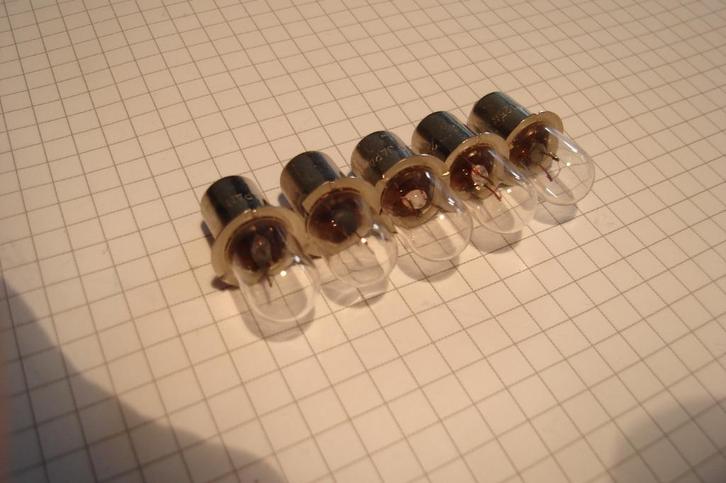 Kraaglampje - 2,45 V - 1,25 A (+/- 3 Watt), Hobby en Vrije tijd, Elektronica-componenten, Nieuw, Ophalen of Verzenden