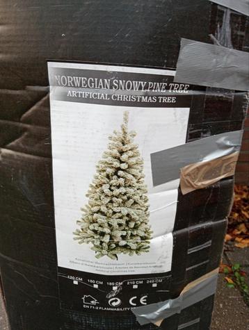 Kerst boom hele nette zie foto,s beschikbaar voor biedingen