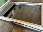 Velux kozijn uitzetraam met blind 130*85cm, Doe-het-zelf en Verbouw, Kozijnen en Schuifpuien, Raamkozijn, Zo goed als nieuw, Hout
