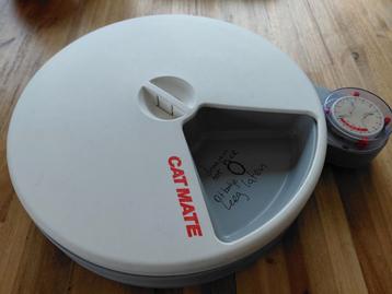 Catmate, automatische voerbak op tijdklok beschikbaar voor biedingen