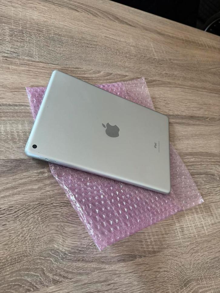 iPad 7e Generatie 32GB Zilver | wifi model, Computers en Software, Apple iPads, Zo goed als nieuw, Wi-Fi, 10 inch, 32 GB, Ophalen