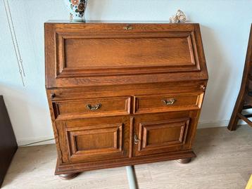Eiken Secretaire beschikbaar voor biedingen
