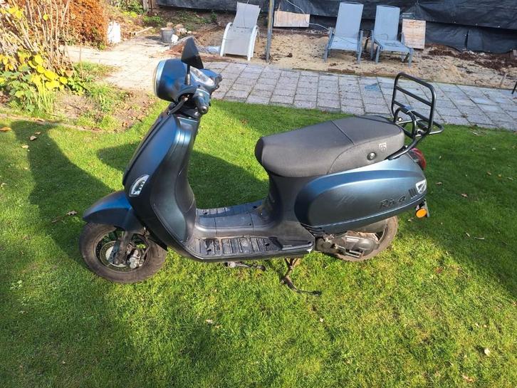 BTC Riva uit 2022 scooter 45 km/u, Fietsen en Brommers, Snorfietsen en Snorscooters, Gebruikt, Overige merken, Benzine, Ophalen