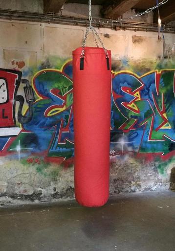 Bokszak, merk PRO Bokzakken,  kleur rood, gewichte150cm, beschikbaar voor biedingen
