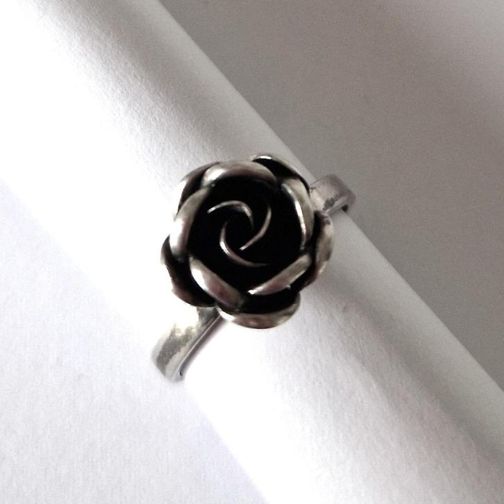 Zilveren ring met roosje van Teka, Sieraden, Tassen en Uiterlijk, Antieke sieraden, Ring, Zilver, Ophalen of Verzenden