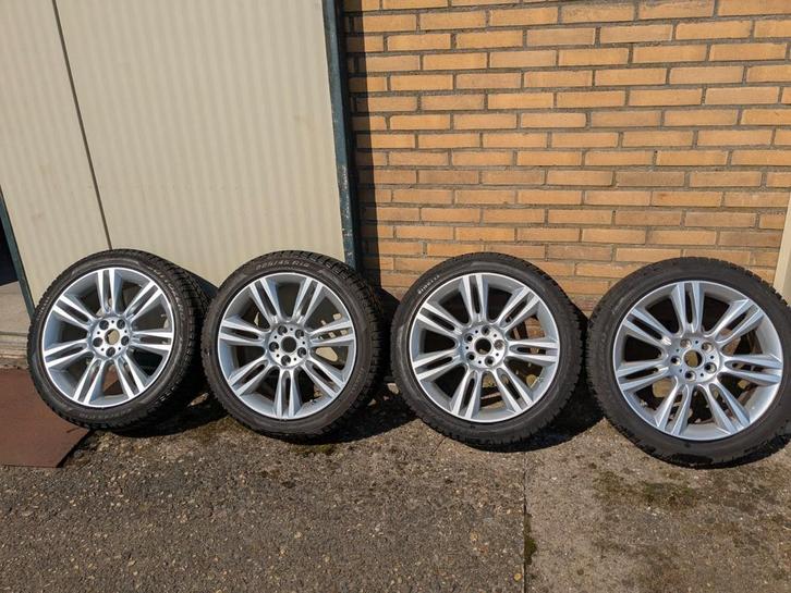 Jaguar XE/XF Winterset 225/45 Pirelli + org. 18' Velgen TPMS, Auto-onderdelen, Banden en Velgen, Banden en Velgen, Winterbanden