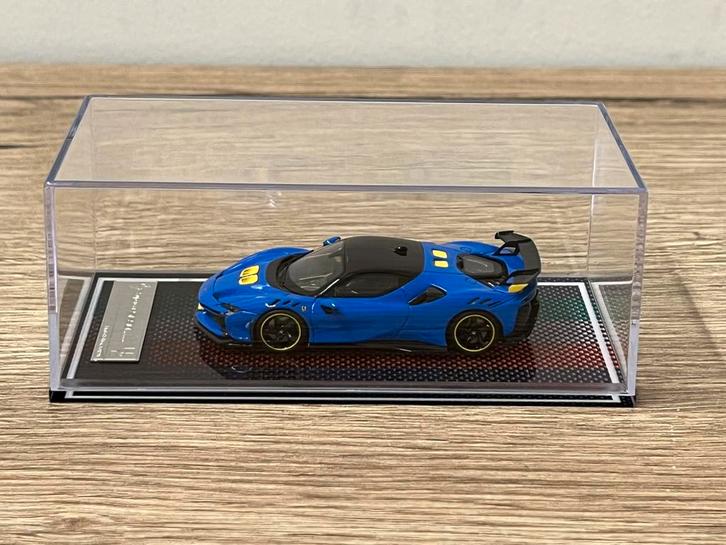 Ferrari SF90XX Stradale 1:64 U2 blauw/geel geen 1:18, Hobby en Vrije tijd, Modelauto's | Overige schalen, Nieuw, Auto, Ophalen of Verzenden