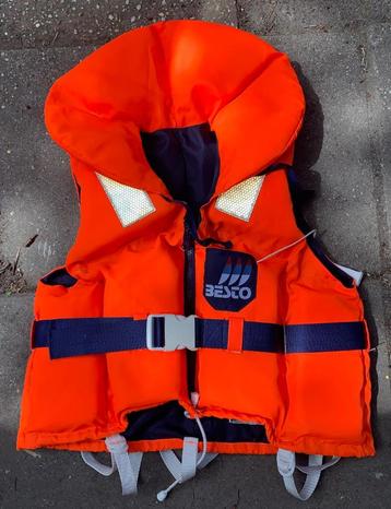 Besto reddings vest maat 40 tot 60 kg beschikbaar voor biedingen